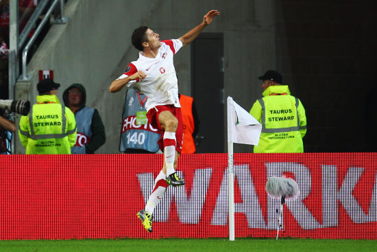 九游体育官网莱万多夫斯基在德国队比赛中出色防守，爆冷引发热议！(莱万多夫斯基 德国队)