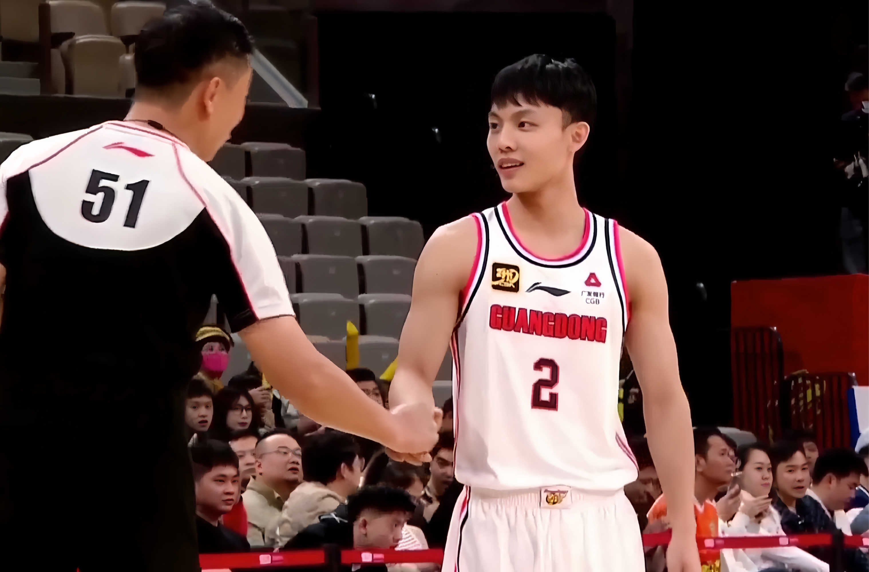 九游体育官网关于深圳男篮发布备战花絮，赛前门线救险，CBA季后赛任务艰巨，纪律约束更严格的信息