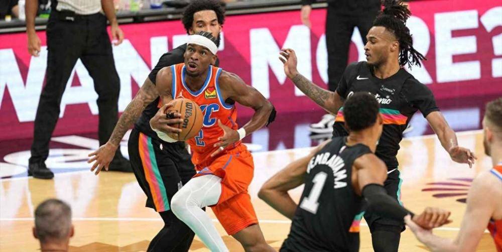 今夜体能课后，圣安东尼奥马刺战术微调备战CBA季后赛，悬念犹存，年轻球员得到机会的简单介绍